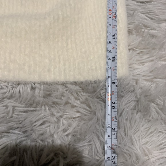 Altar'd State Off The Shoulder Sweater Ivory Size L NWT Retail $68 - Picture 2 of 4